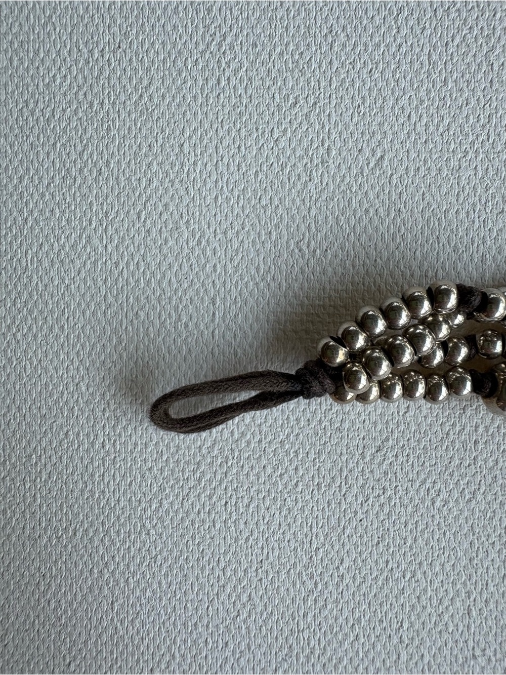 Uno de 50 Silver Beaded Leather Bracelet - Picture 5 of 6